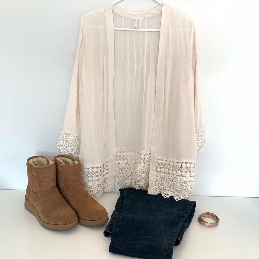 Xhilaration cream lace shrug
